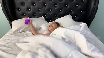 Lexi Aaane Mi Dovoli, Da Jo Snemam, Ko Uživam V Njeni Tesni Luknji