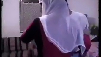 Arab Aunty Gets Fucked By Young Guys In Hd Video