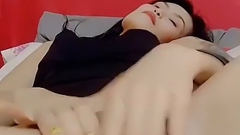 Thai Babe Invites You To Pleasure Her Feet And Legs