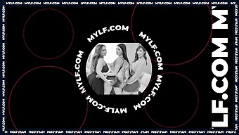 Stupenda Bellezza Matura In Lingerie Seducente Si Impegna In Sesso In Webcam Con Il Figliastro
