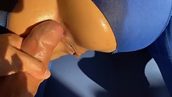 La Sessione Di Yoga Della Sorellastra Si Trasforma In Un Incontro Sessuale Selvaggio Con Cavalcata Sul Culo Oliato E Sborrata