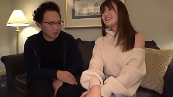 สาวยั่วสวาทหุ่นลามกเอาแก้มมาถูควยผู้ชายเล่นแบดมินตัน