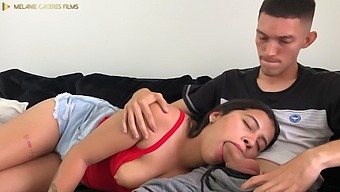 ทักษะการใช้ปากของน้องสาววัยรุ่นนําไปสู่การหลั่งใหญ่